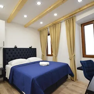 k-rooms-old-town-self-check-in.hotelinzadar.com/